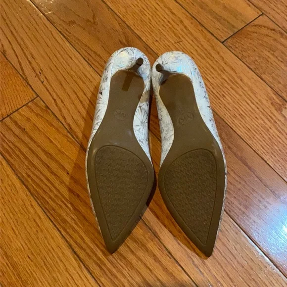 🔥🔥🔥NEW Michael Kors Floral Pumps Heels - Picture 7 of 7